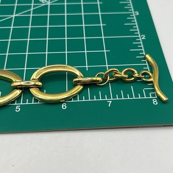 Liz Claiborne Gold Tone  Oversized Chain Link Toggle Bracelet  Gold Tone Vintage - Picture 9 of 9